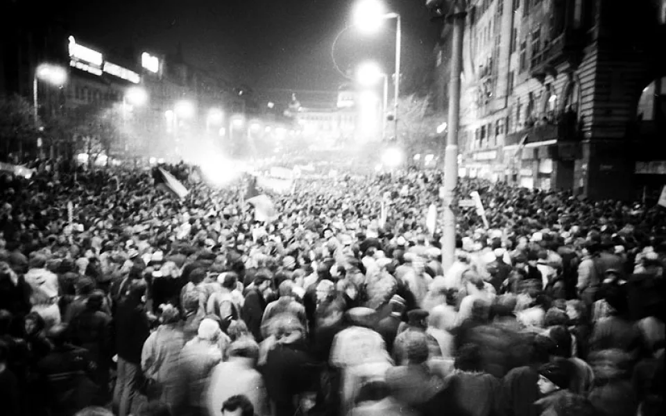 PSALO SE V ROCE 1989: Mlácení a kopání do lidí jsem neviděl
