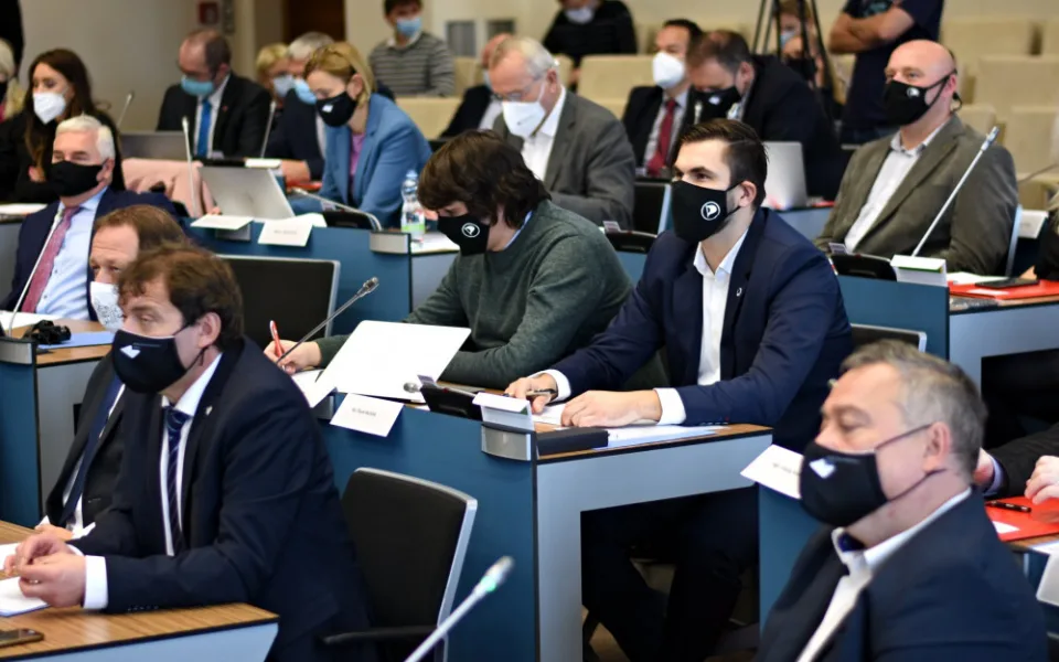 Vládní daňové změny můžou Královéhradecký kraj připravit až o 700 milionů. Situaci může zachránit Senát