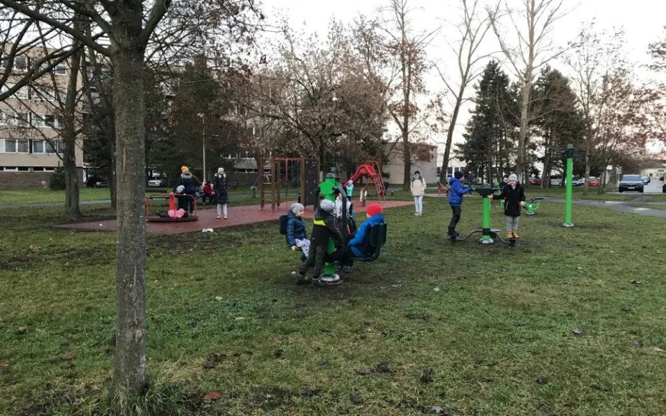 Děti i senioři – v Malšovicích je hřiště pro všechny generace
