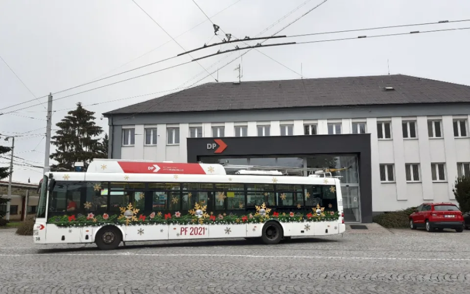 Vánoční elektrobus v Hradci Králové vyjede v sobotu. Trolejbus pak v neděli