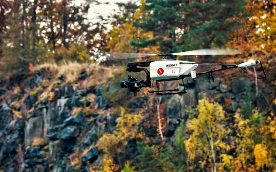 Létáte s dronem? Začnou platit nová přísnější pravidla pro jejich provozování