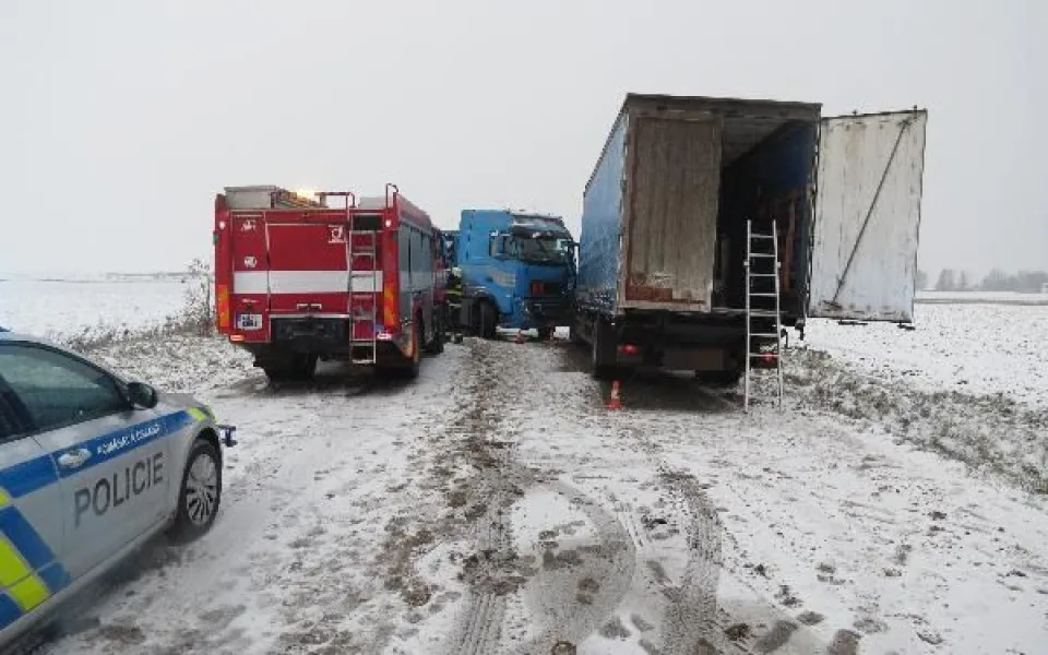 Napadl sníh a policisté řešili 31 nehod. Řidiči nepřizpůsobili rychlost jízdy