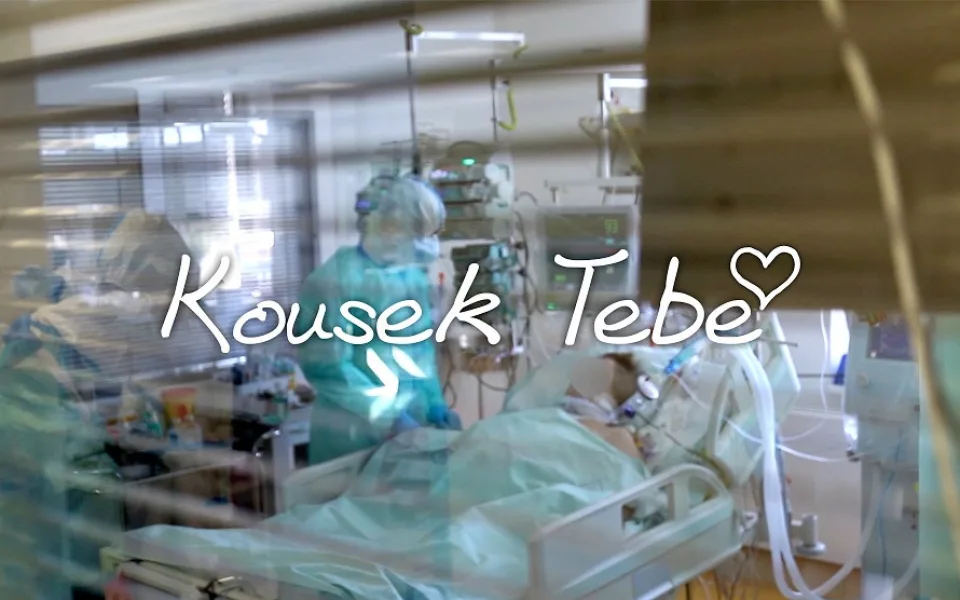 Píseň Kousek Tebe, která děkuje zdravotníkům, pečovatelům nebo šičkám roušek