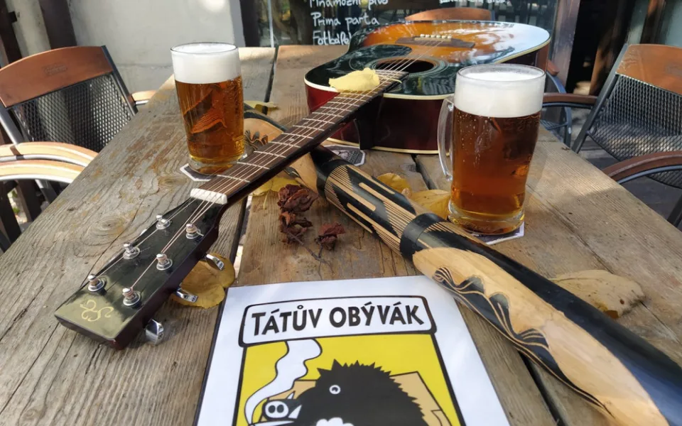 Do včerejšího protestu provozovatelů restaurací se zapojil i bar v Orlických horách. Případ řeší policie