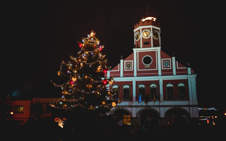 Nové Město nad Metují, Police i Hradec mají kulturní adventní kalendář. Každý den nabízí jiný zážitek