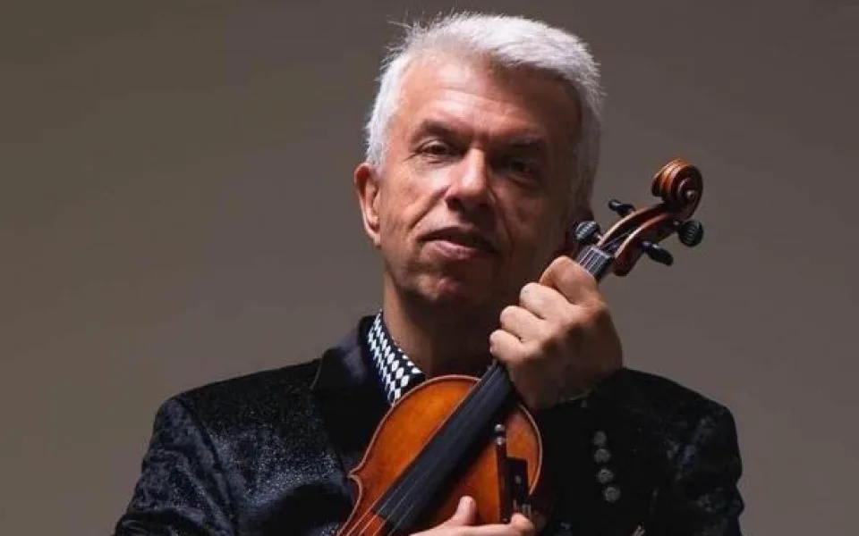 Sváteční koncert Jaroslava Svěceného bude online
