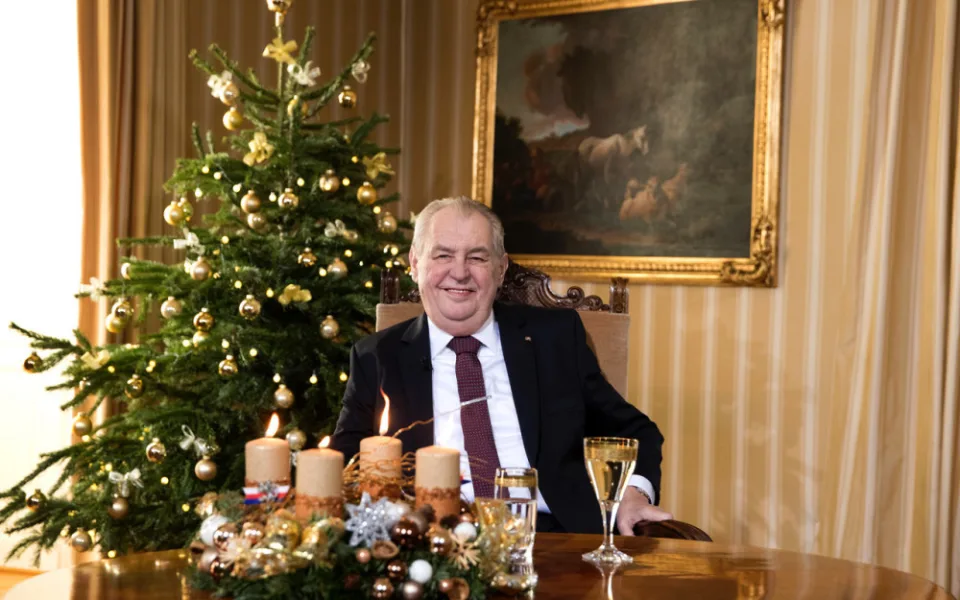 VIDEO: Zeman vyzval lidi, aby se očkovali proti covidu-19