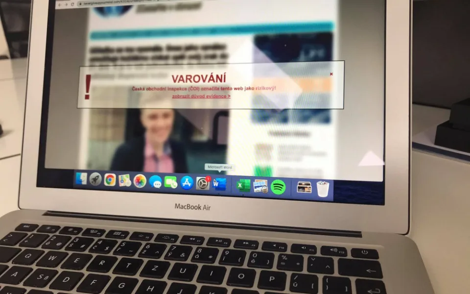 Kde nenakupovat? Inspekce přišla s aplikací, která vás upozorní na pochybný web