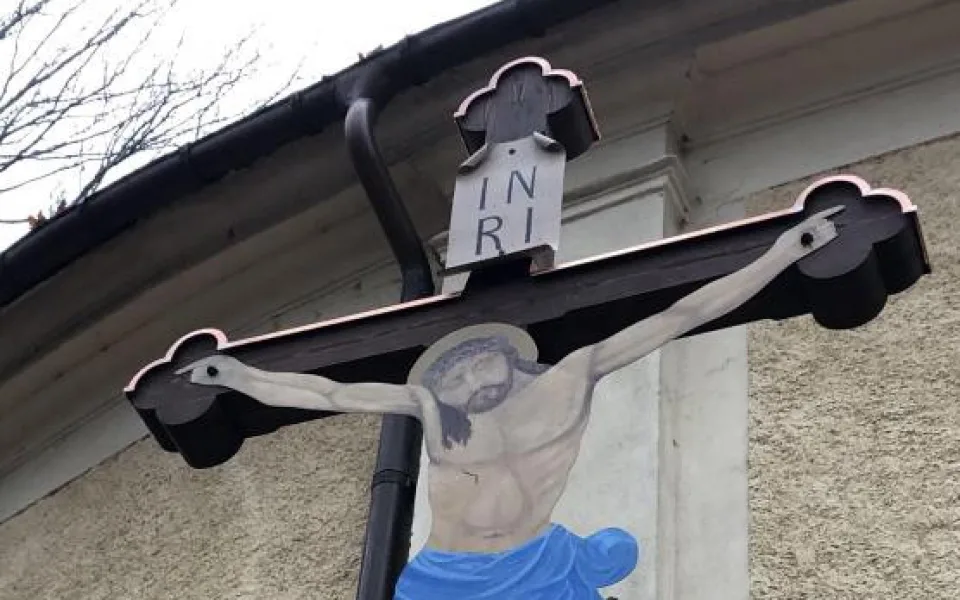 Dřevěný kříž u Janské kaple v Trutnově uhnil. Jeho oprava stála necelých sto tisíc korun