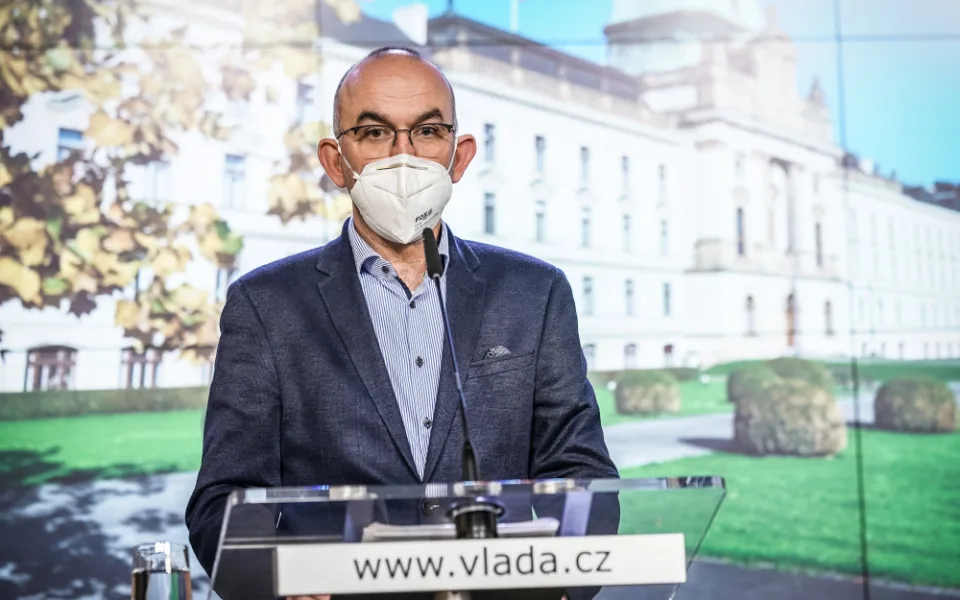Přísná opatření proti covidu budou platit do 22. ledna