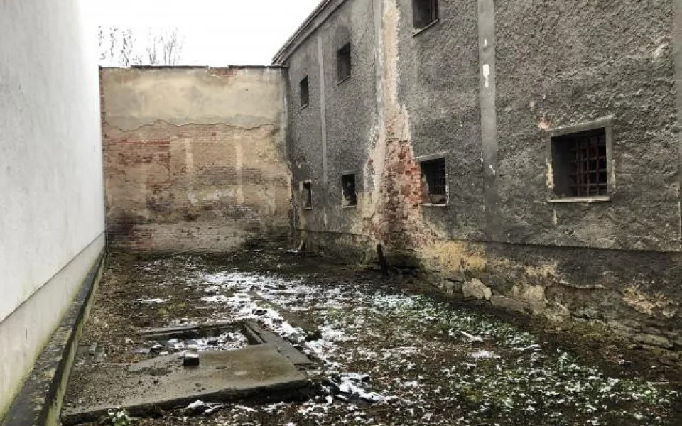 Bývalá věznice poblíž Krakonošova náměstí- dvůr