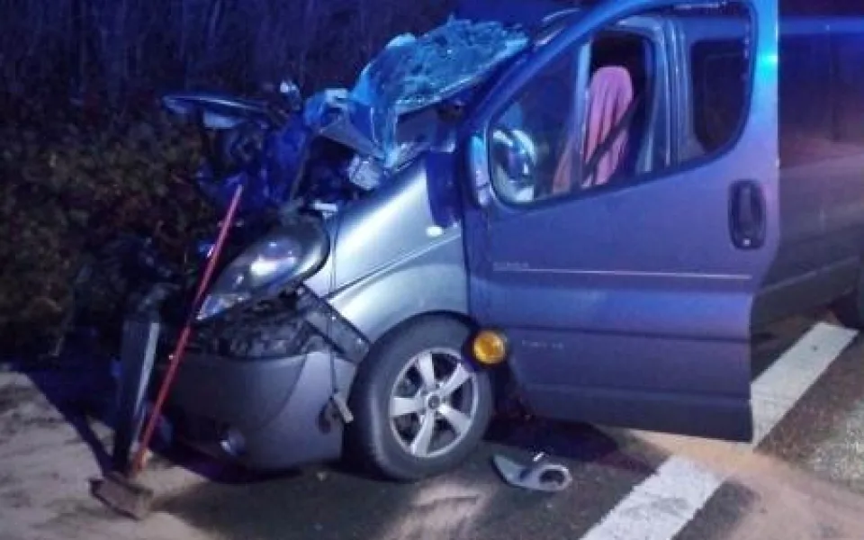 Tragická nehoda uzavřela dálnici D11. K pěti zraněným letěl vrtulník