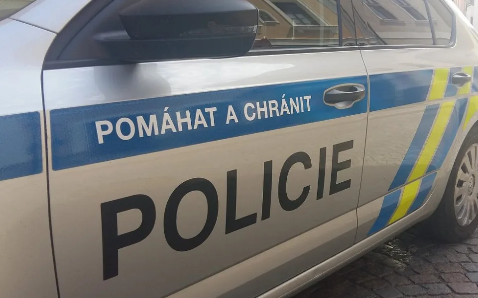 Policie objasnila vloupačky do aut v Hradci Králové