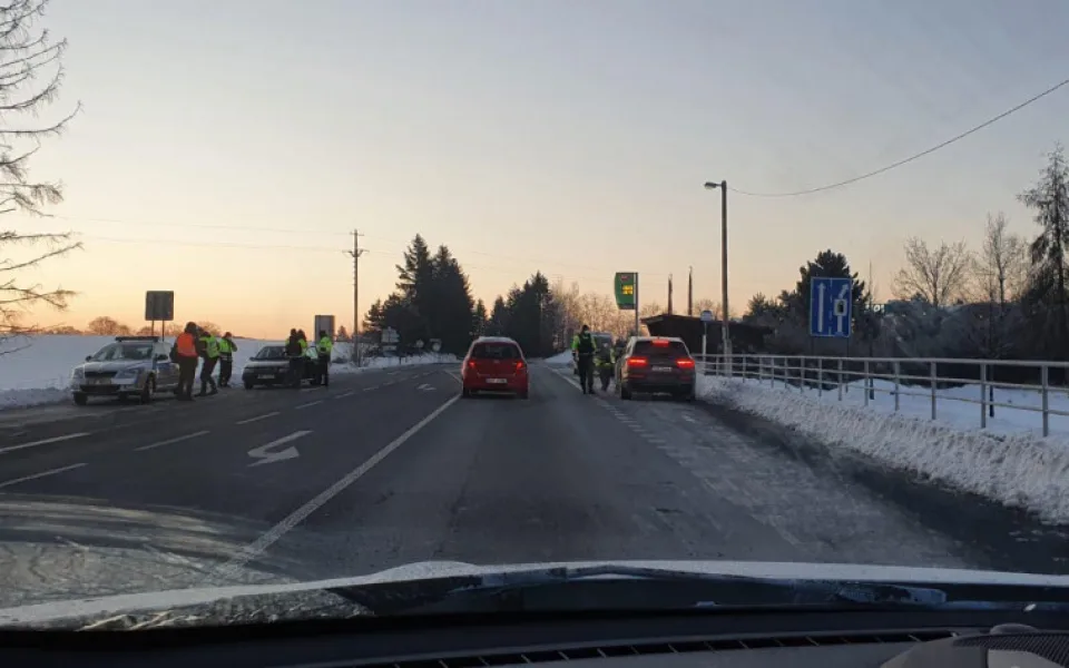 Lidé na Trutnovsku začali nakupovat respirátory a roušky. Dodržování uzávěr je zatím bez komplikací