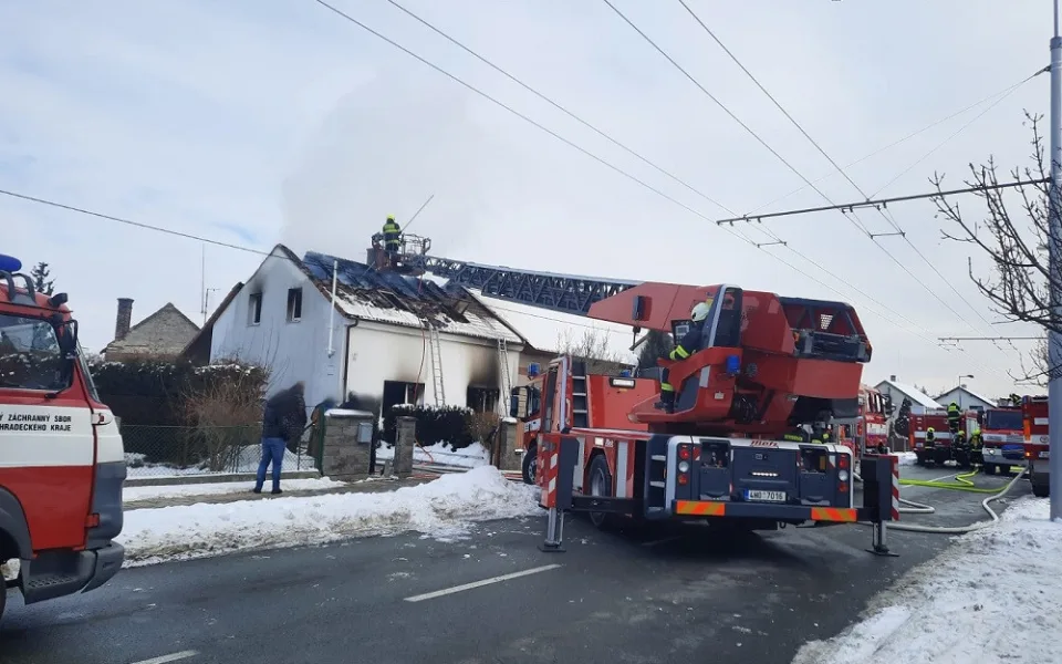 Vyhořelý rodinný dům v hradeckých Malšovicích