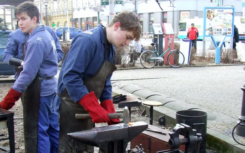 Hledáš či hledáte vhodnou střední školu pro sebe či vaše dítě? Pojď studovat k nám