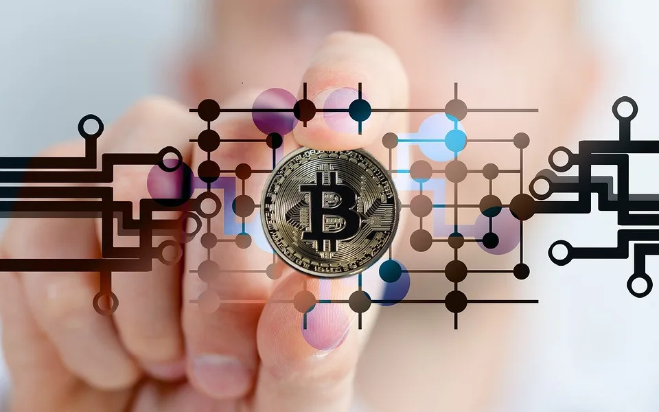 Chtěl si vyzkoušet obchodování s Bitcoinem, vysáli mu z účtu 200 tisíc