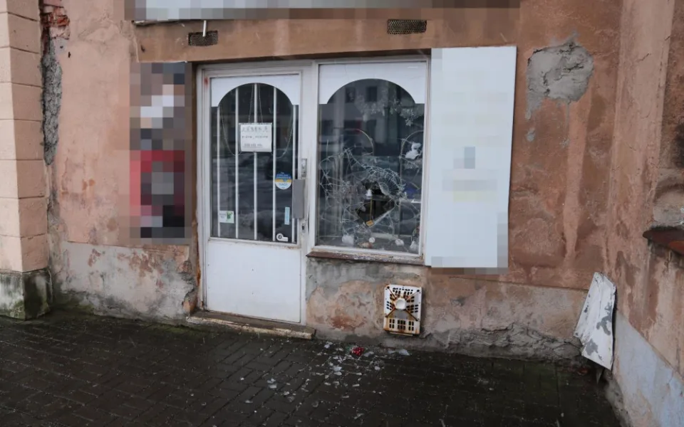 Policisté dopadli muže, kteří se vloupali do zlatnictví v Nové Pace. Jde o známe firmy