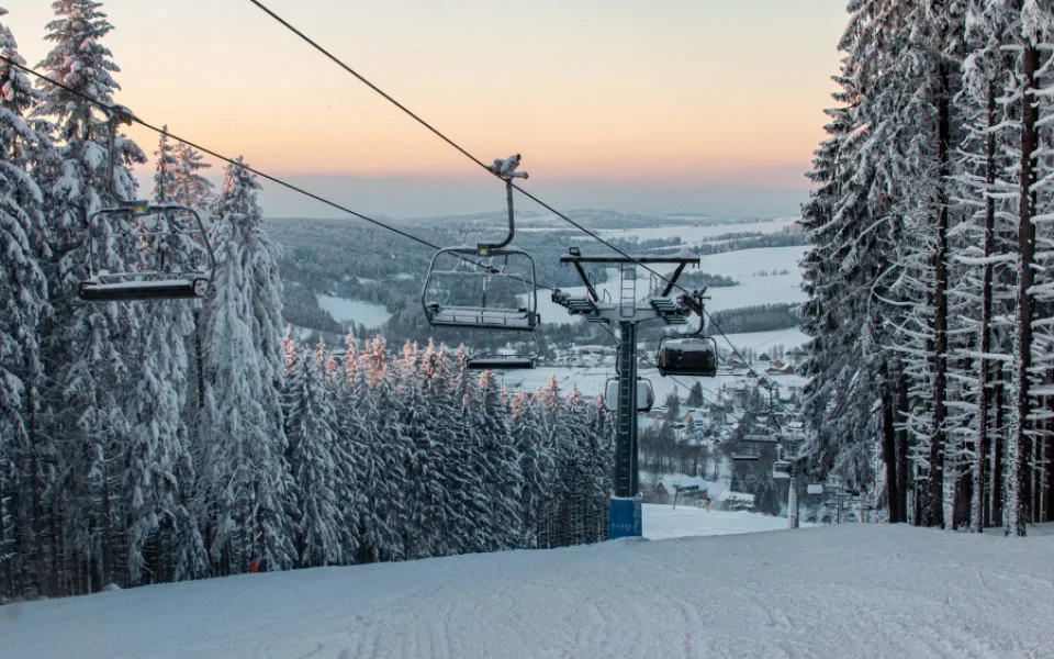 Skicentrum Deštné ukončilo lyžařskou sezónu. Lyžovalo se jen devět dní