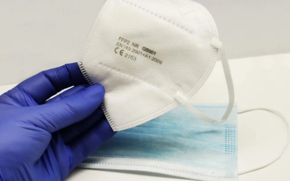Sušení respirátorů v troubě nebo dezinfikování alkoholem? Záleží, jaký typ respirátoru máte