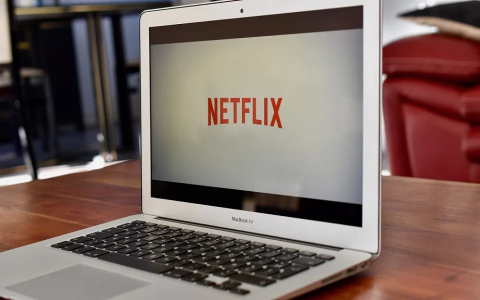 Internetová televize Netflix chce zakročit proti sdílení hesel