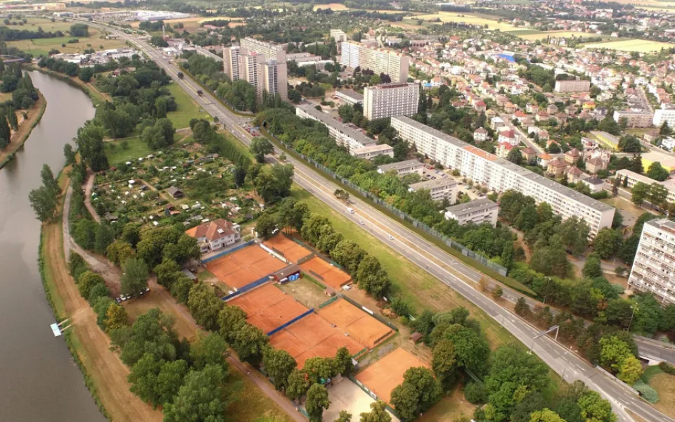 Hradubickou obklopí protihluková stěna. Denně tudy projede přes 30 tisíc řidičů