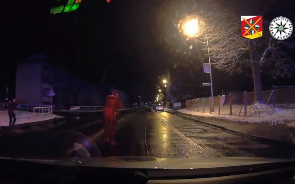 Na Benzině v Trutnově se střílelo, policisté zloděje zadrželi