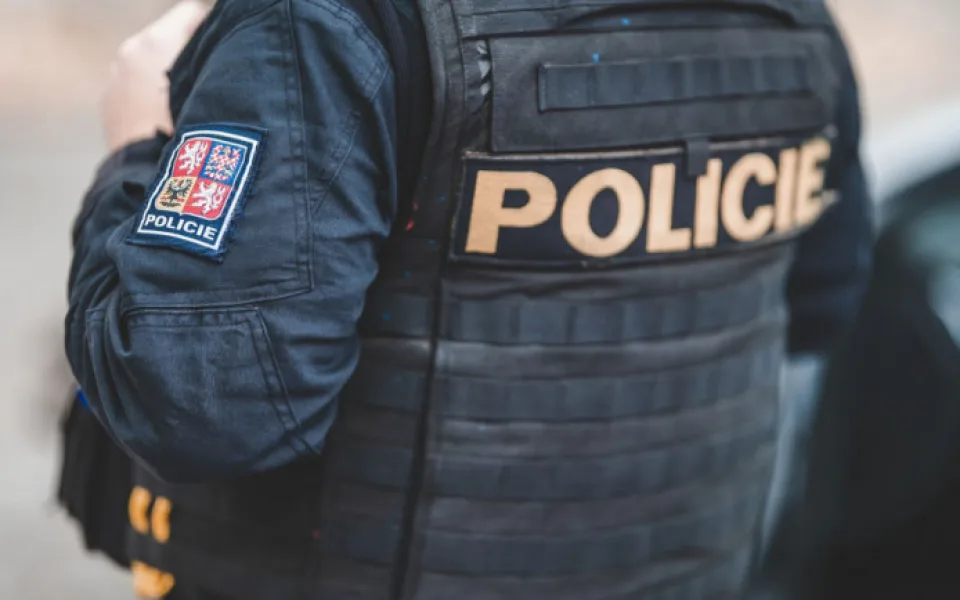 Šestnáctiletý chlapec pod vlivem drog v Hradci vyhrožoval sebevraždou