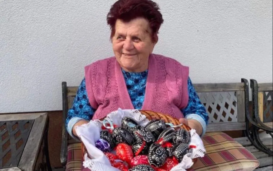 Marie Jakubíčková už téměř 80 let vytváří škrábáním unikátní kraslice