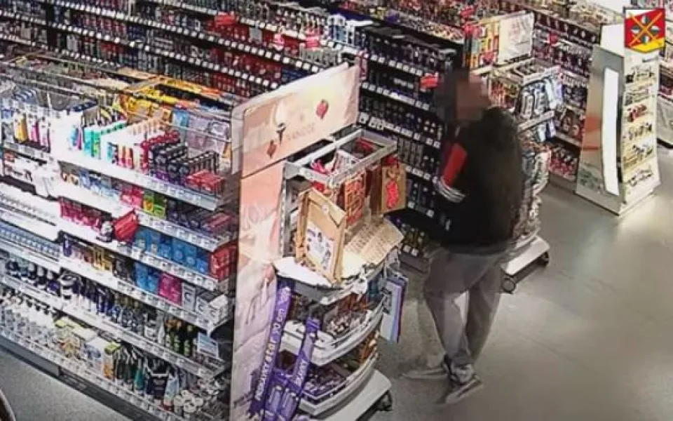 Kradl v Trutnově v drogerii, aby si mohl koupit jídlo a drogy