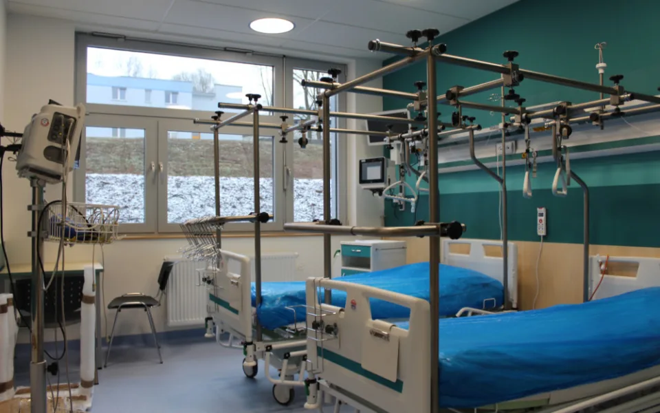 Nové pavilony nemocnice v Náchodě mají v provozu první oddělení. Za pár dní se začne operovat