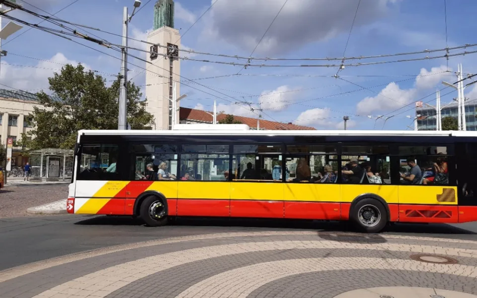 Dopravní podnik chystá Májový vzkazník, lidé si budou v MHD nechávat osobní vzkazy