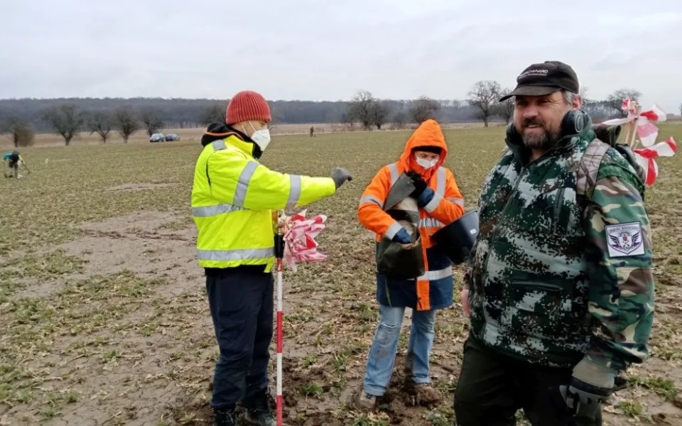 Archeologům při průzkumu budoucích dálnic pomáhají desítky dobrovolníků