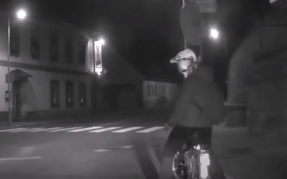 Opilec na Babetě v Červeném Kostelci ujížděl policistům
