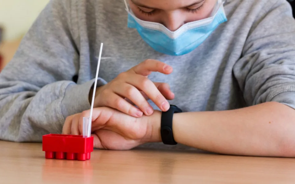 Pondělní testování studentů v kraji odhalilo jen deset pozitivních dětí a jednoho učitele