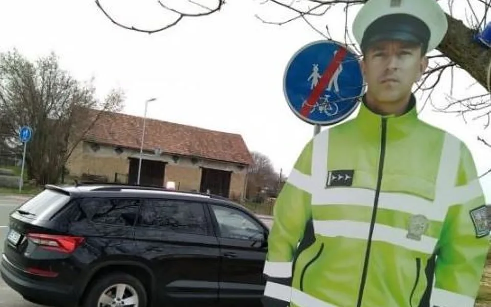 Unesli už druhého policistu, nahlásil muž. Policistu na nožičce