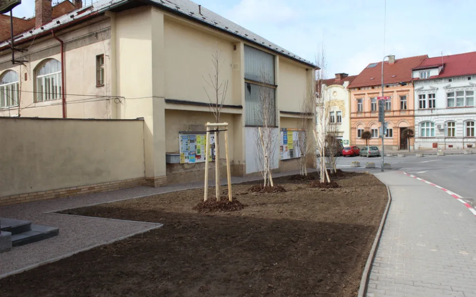 V centru Hořic vznikne malý park. Radnice využila nevyužívaný prostor nad náměstím
