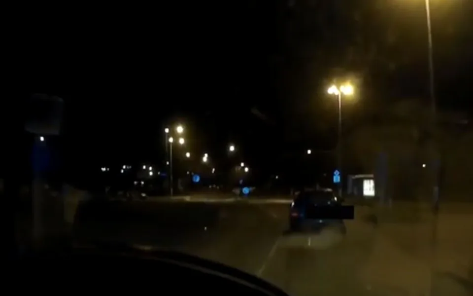 V autě pod vlivem a s prázdnými pneumatikami. To se stává, konstatoval řidič