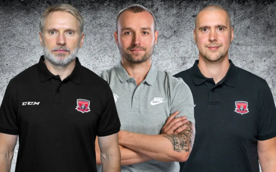 Hradecký hokej má kompletní trio rozhodčích. Tomáše Martince doplní Čihák a Svobod