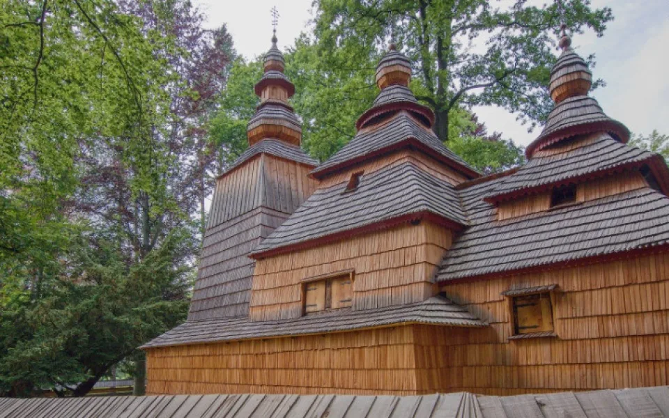 Velké natírání. Kostel sv. Mikuláše v Jiráskových sadech dostane ochrannou vrstvu