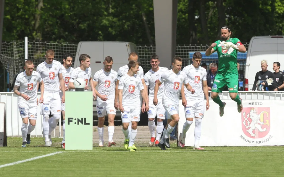 Poslední zápas pod lízátky skončil remízou. Další utkání se bude hrát až na novém stadionu