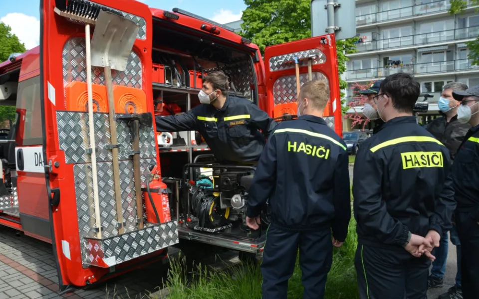 Dobrovolní hasiči v Hradci Králové mají nové vozy. Poslouží k technickým zásahům