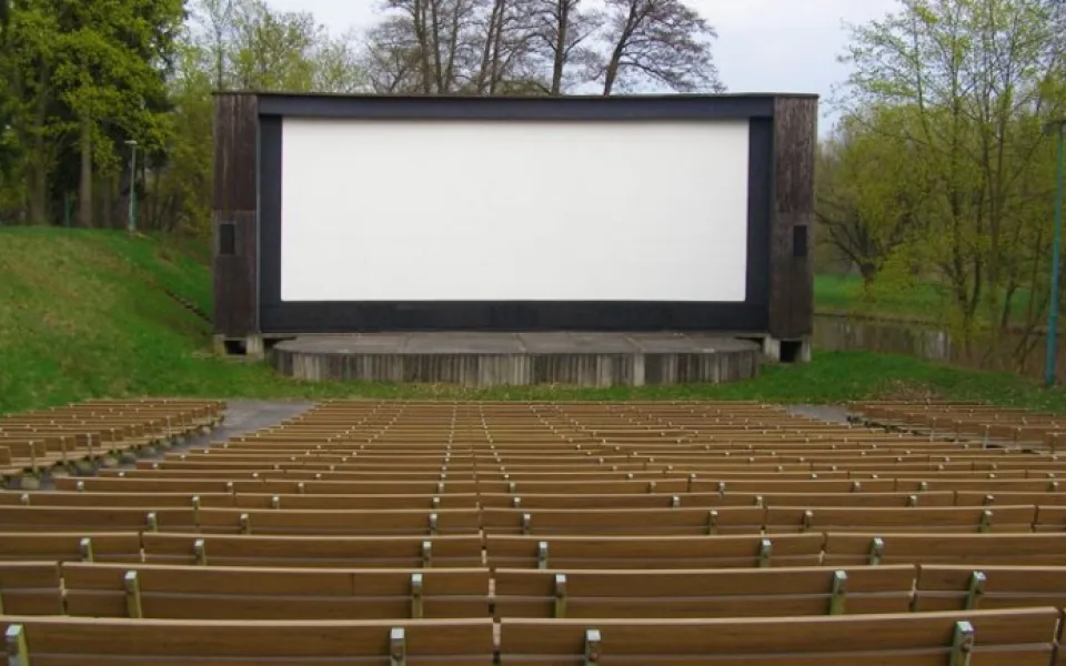 Ve středu začne promítat letní kino Širák, diváci budou muset mít respirátor