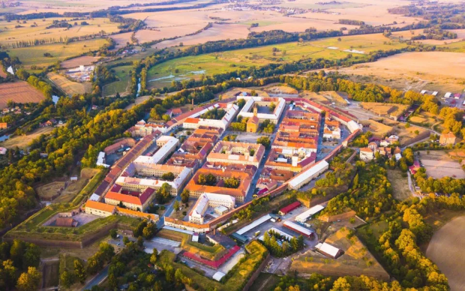 Rekonstrukce pevnosti v Josefově by mohla skončit ještě letos