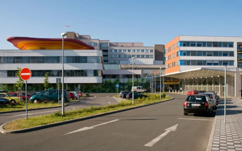Sluchově handicapovaní mohou s hradeckou nemocnicí komunikovat díky přepisu řeči