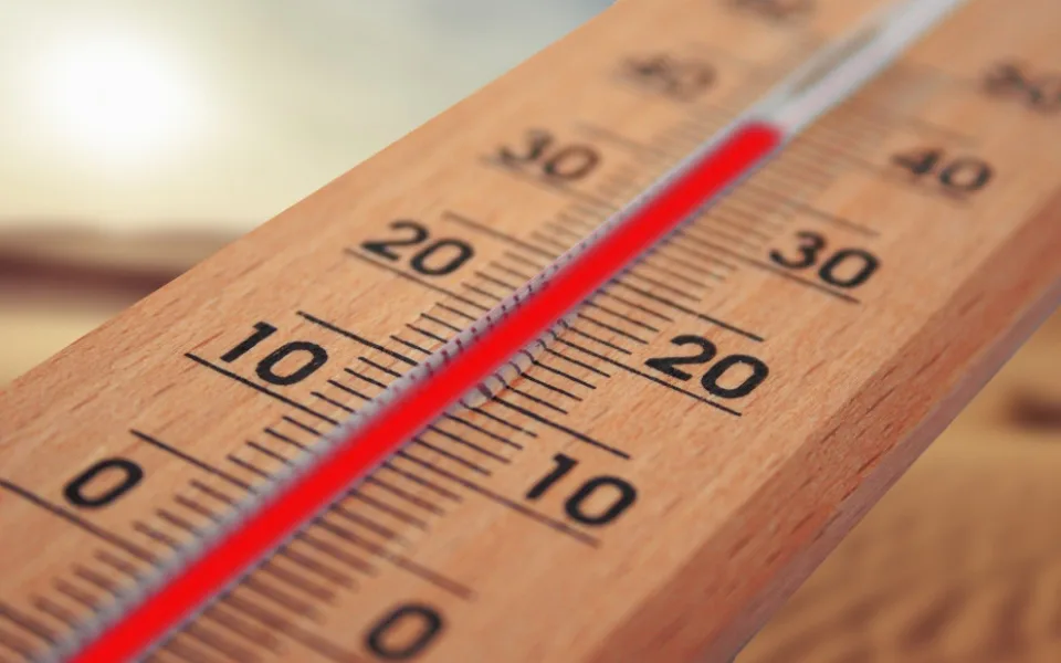 Meteorologové vydávají varování před požáry a vysokými teplotami. Platit bude celý víkend