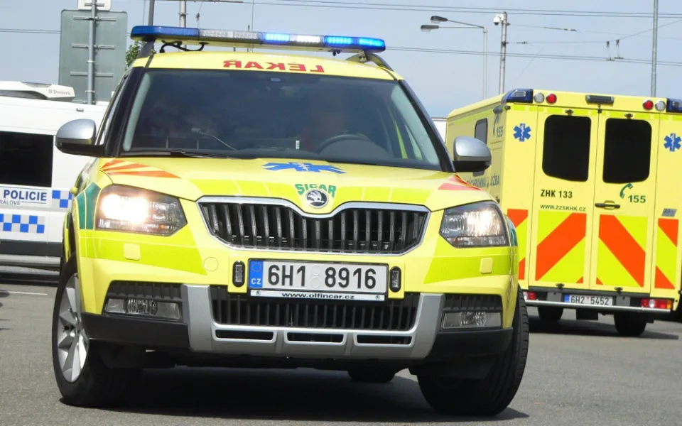 Při nehodě dvou aut u Holohlav na Královéhradecku bylo zraněno šest lidí