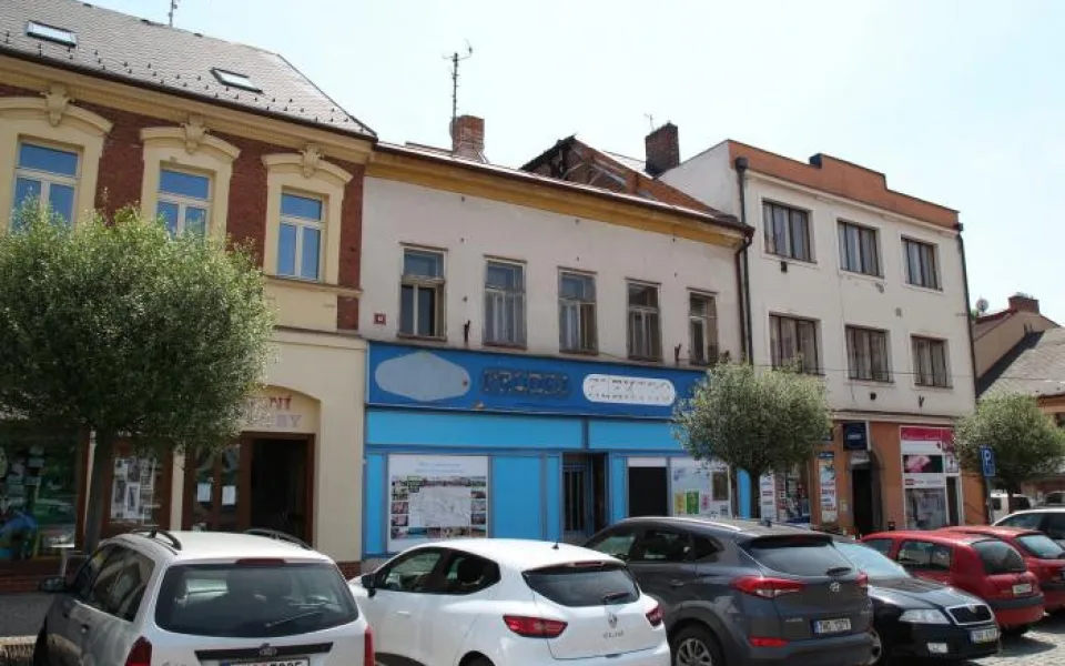 Dvůr Králové nad Labem, prodej, škola, ubytování, minipivovar, investice, rekonstrukce, náměstí