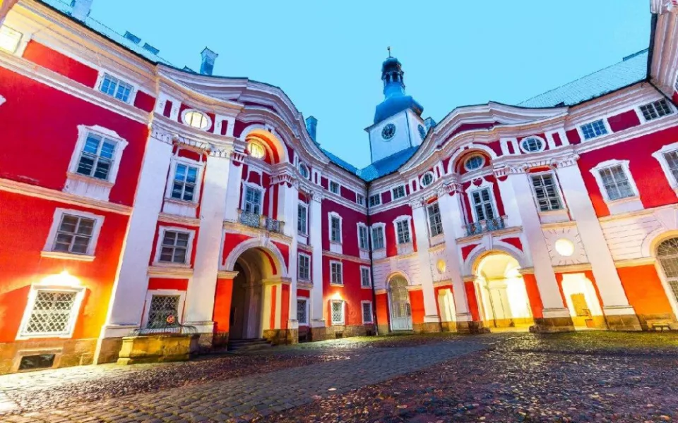 Broumovský klášter láká na noční hrané prohlídky s Aloisem Jiráskem