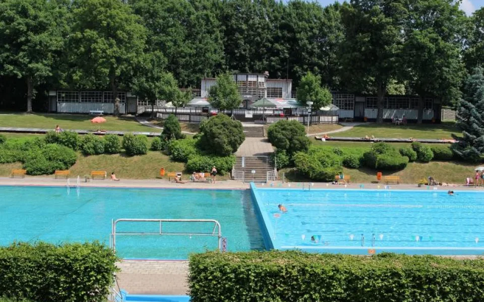 Ve Dvoře Králové řeší, co s nevyhovujícím koupalištěm